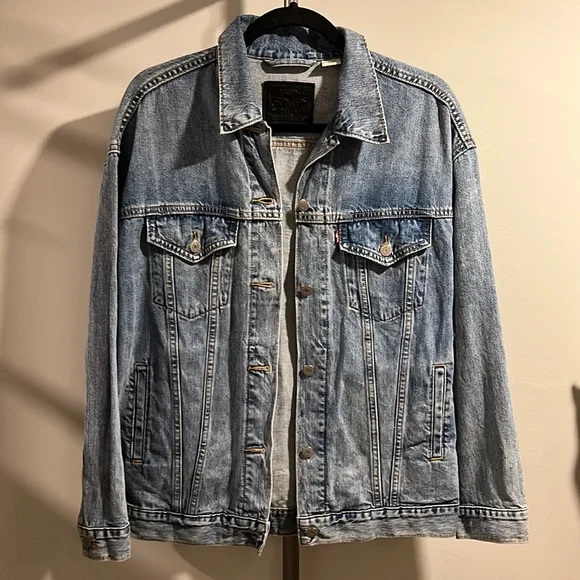 Levi’s Trucker Jacket - Picture 2 of 3
